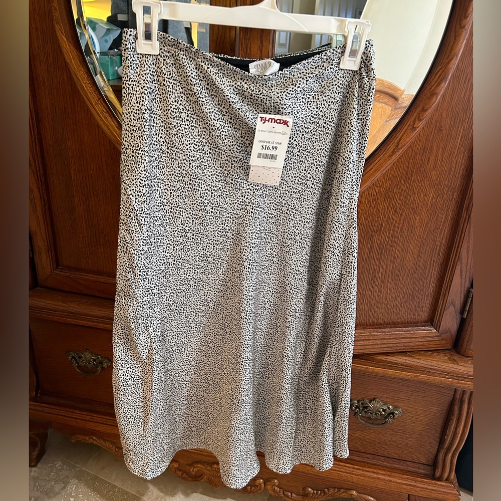 NWT Silk Dalmatian Pattern Skirt